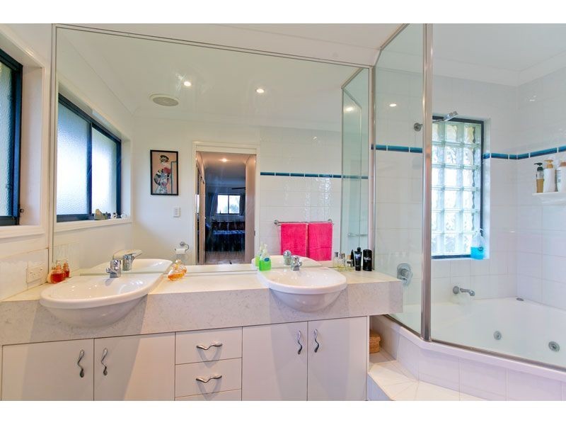 16 Moreton View Parade, Redland Bay QLD 4165