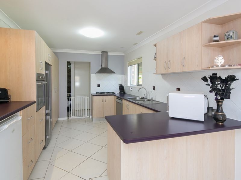 18 Marine Street, Redland Bay QLD 4165