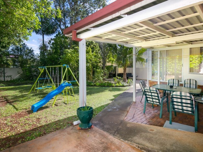 18 Marine Street, Redland Bay QLD 4165