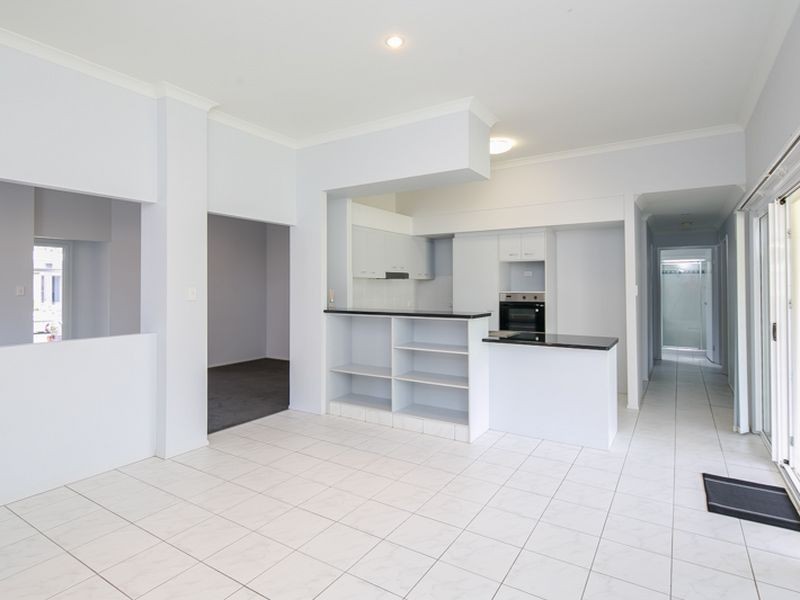 30 Spinnaker Circuit, Redland Bay QLD 4165