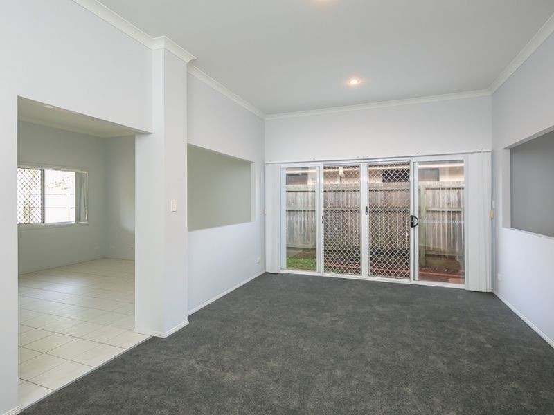 30 Spinnaker Circuit, Redland Bay QLD 4165