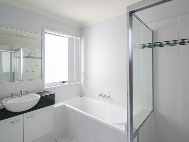 30 Spinnaker Circuit, Redland Bay QLD 4165