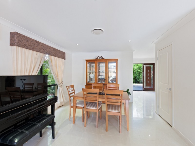 4 Huntly Place, Redland Bay QLD 4165