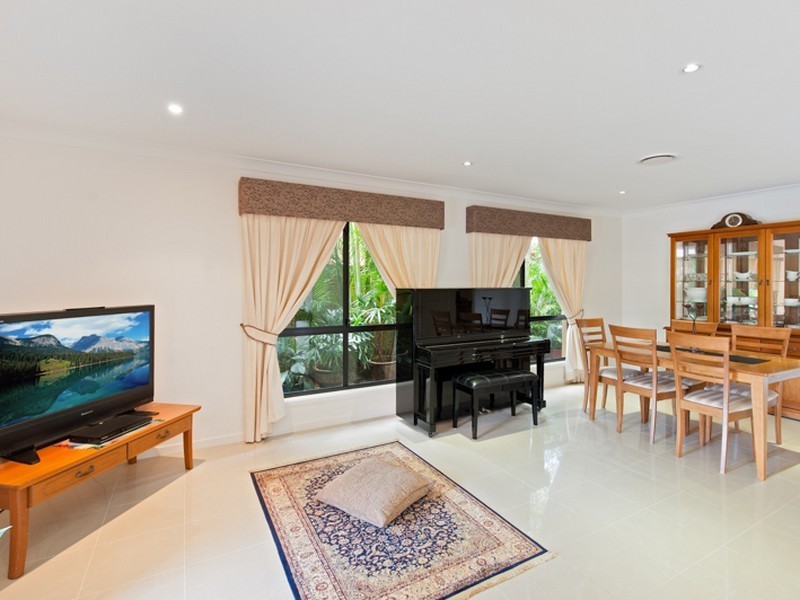 4 Huntly Place, Redland Bay QLD 4165
