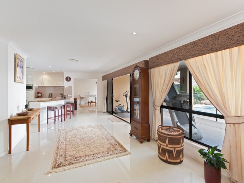 4 Huntly Place, Redland Bay QLD 4165