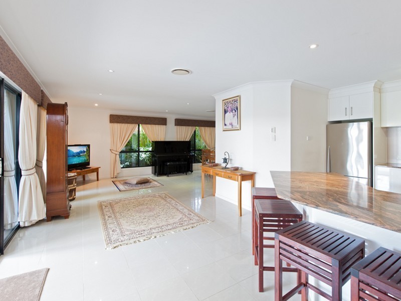4 Huntly Place, Redland Bay QLD 4165