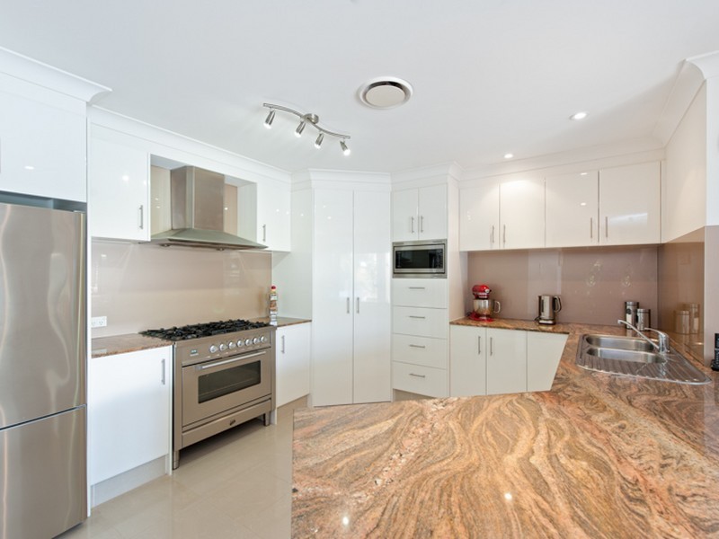 4 Huntly Place, Redland Bay QLD 4165