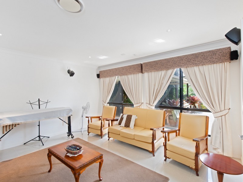 4 Huntly Place, Redland Bay QLD 4165