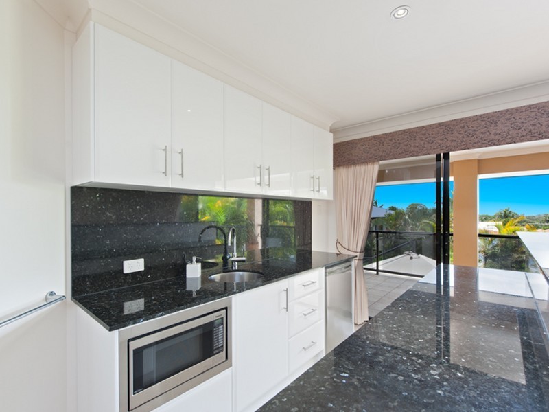 4 Huntly Place, Redland Bay QLD 4165
