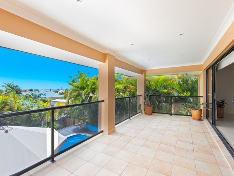 4 Huntly Place, Redland Bay QLD 4165