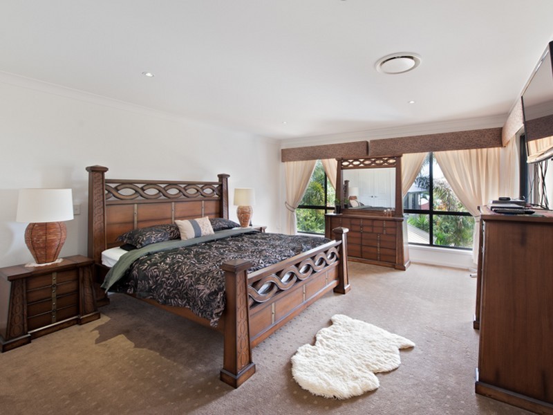 4 Huntly Place, Redland Bay QLD 4165