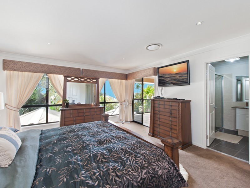 4 Huntly Place, Redland Bay QLD 4165