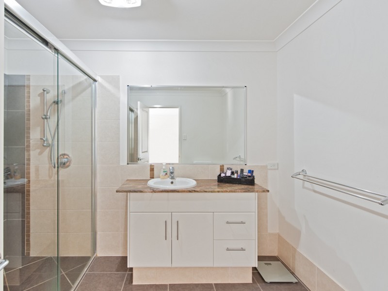 4 Huntly Place, Redland Bay QLD 4165