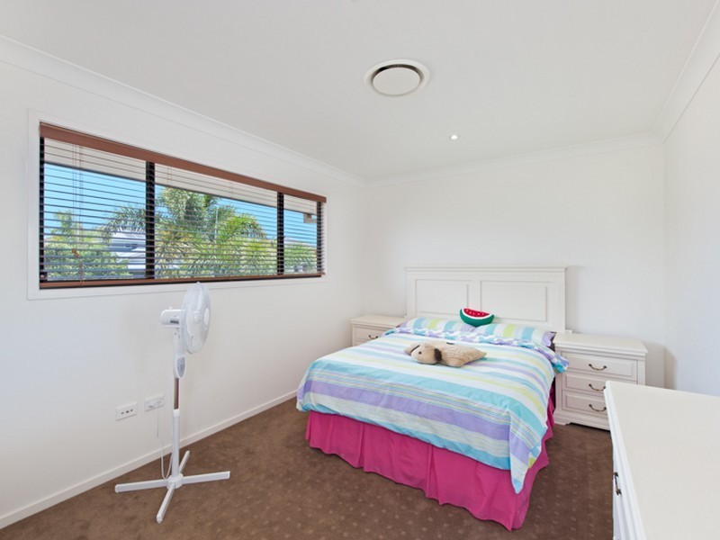 4 Huntly Place, Redland Bay QLD 4165