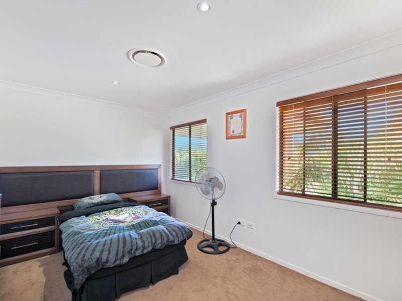 4 Huntly Place, Redland Bay QLD 4165