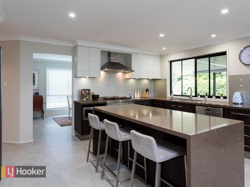 8 Epsom Court, Carindale QLD 4152