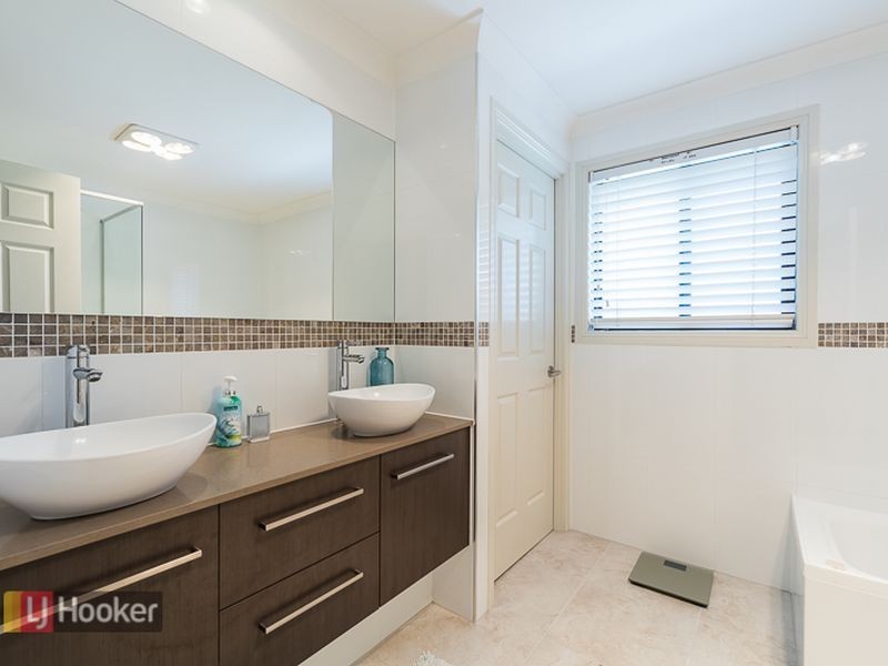 8 Epsom Court, Carindale QLD 4152