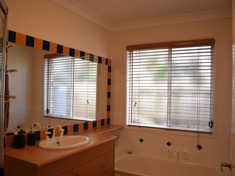 5 Creedin Court, Redland Bay QLD 4165