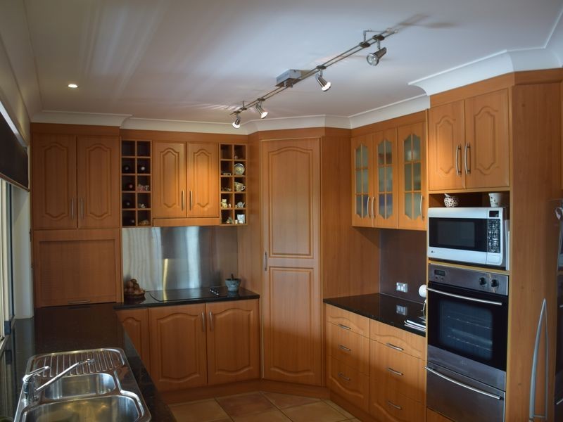 5 Creedin Court, Redland Bay QLD 4165