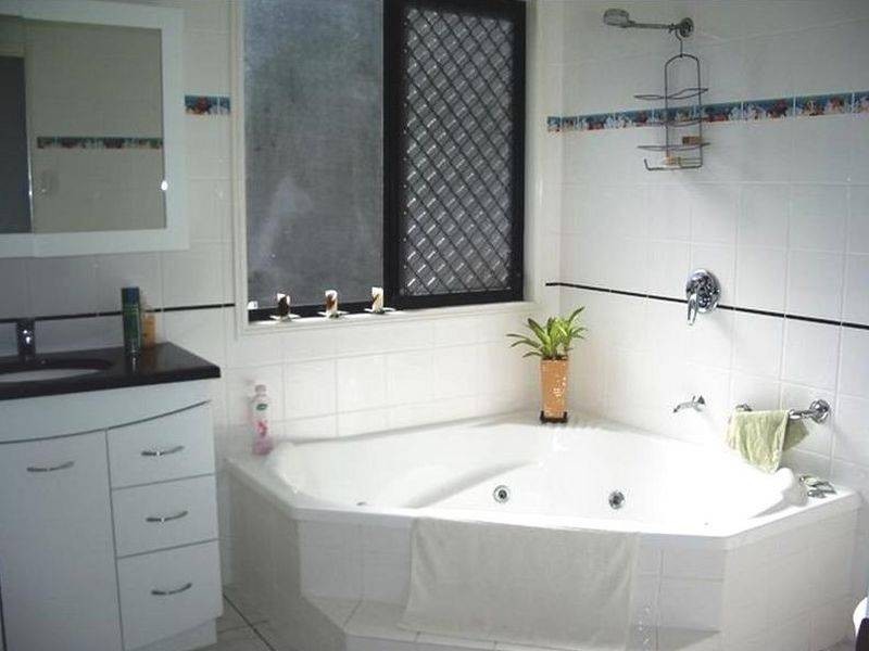 11 Cross Street, Macleay Island QLD 4184