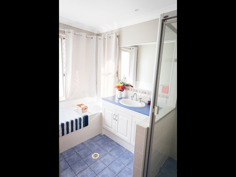 29 Spinnaker Circuit, Redland Bay QLD 4165