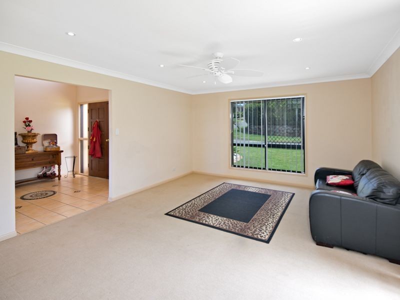 1 Lindeman Place, Redland Bay QLD 4165