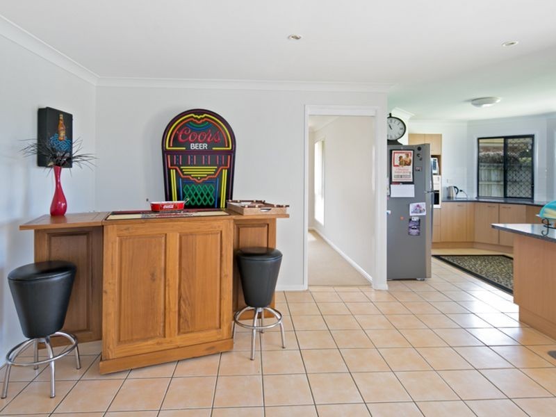 1 Lindeman Place, Redland Bay QLD 4165