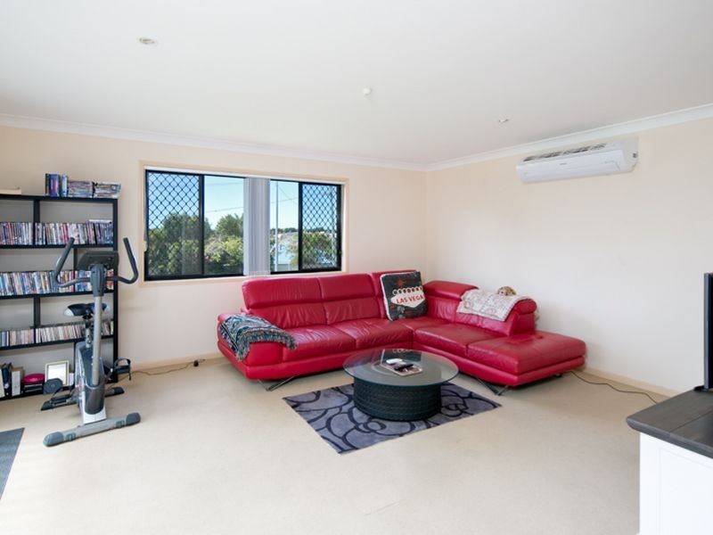 1 Lindeman Place, Redland Bay QLD 4165