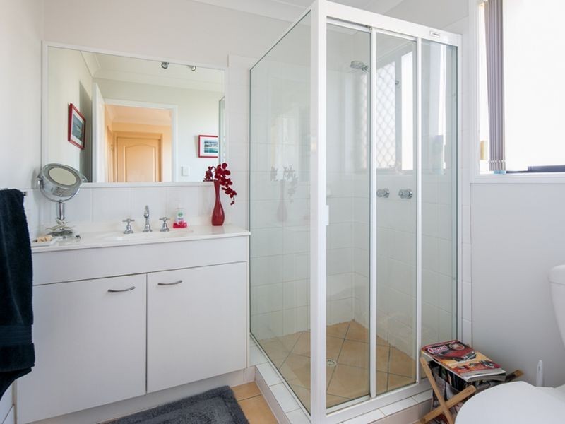 1 Lindeman Place, Redland Bay QLD 4165
