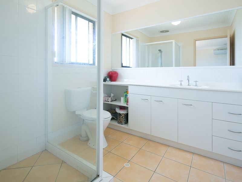 1 Lindeman Place, Redland Bay QLD 4165