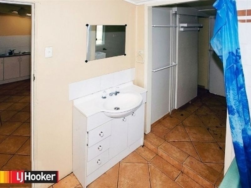 33 James Street, Scarborough QLD 4020