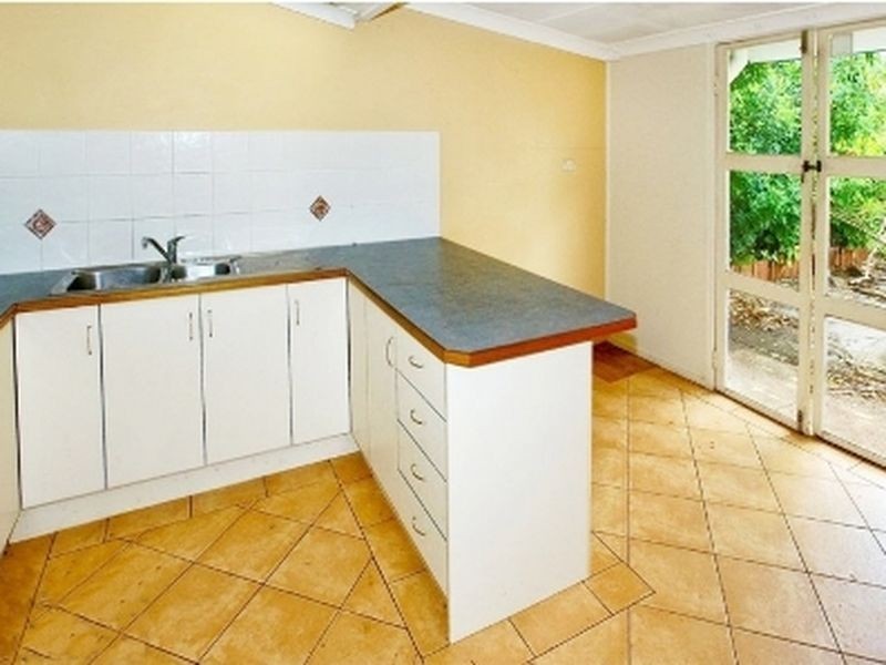33 James Street, Scarborough QLD 4020