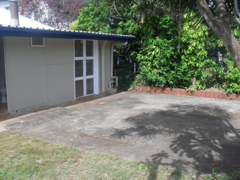 33 James Street, Scarborough QLD 4020