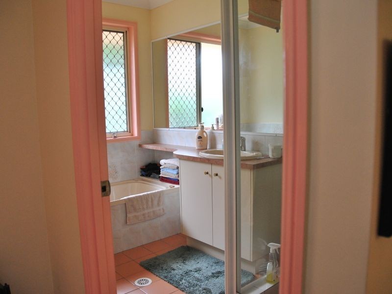 1 Buckler Court, Redland Bay QLD 4165