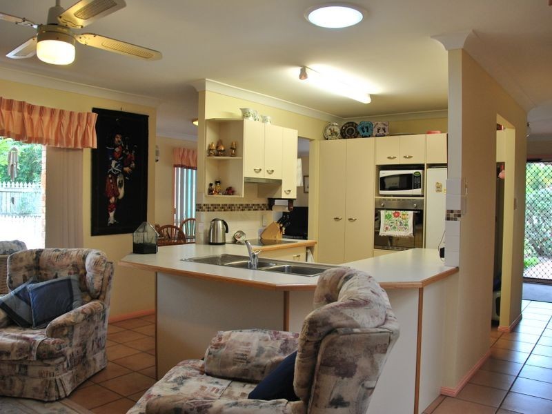 1 Buckler Court, Redland Bay QLD 4165