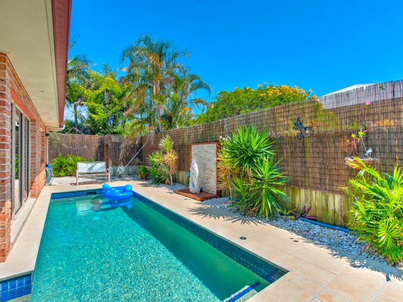 4 Karinya Court, Redland Bay QLD 4165
