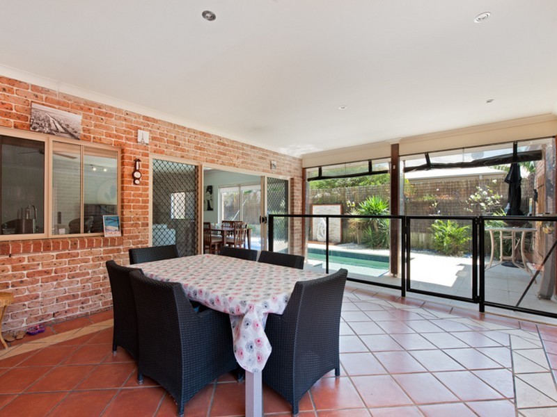 4 Karinya Court, Redland Bay QLD 4165