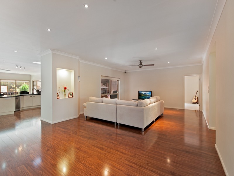 4 Karinya Court, Redland Bay QLD 4165