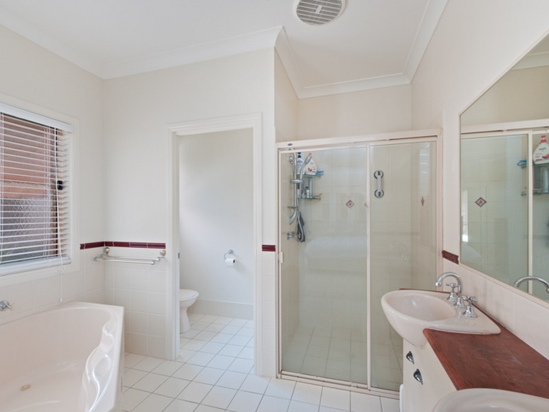 4 Karinya Court, Redland Bay QLD 4165