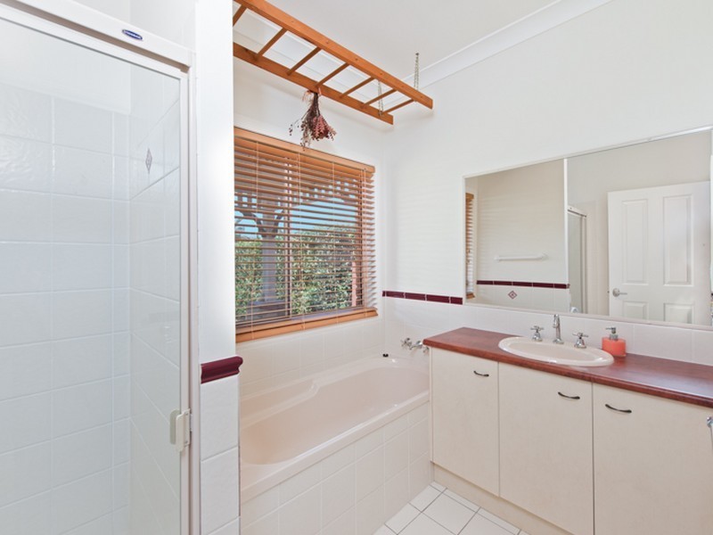4 Karinya Court, Redland Bay QLD 4165