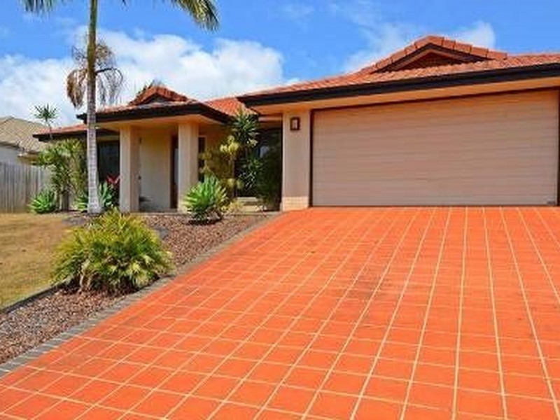 11 Pitman Place, Redland Bay QLD 4165