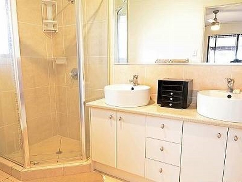 11 Pitman Place, Redland Bay QLD 4165