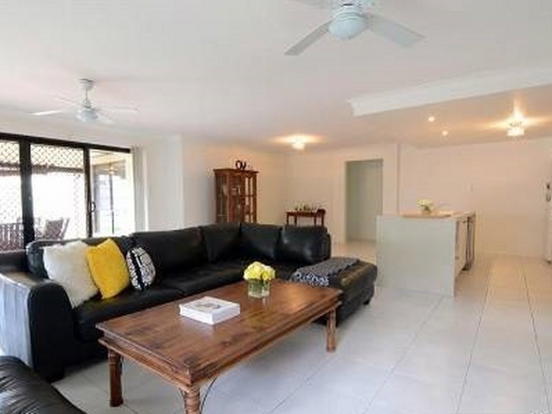 11 Pitman Place, Redland Bay QLD 4165