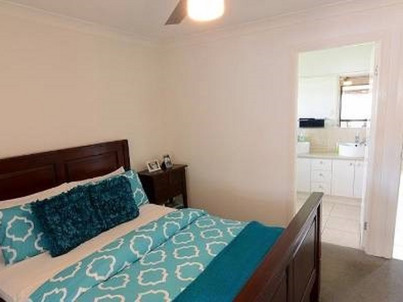 11 Pitman Place, Redland Bay QLD 4165