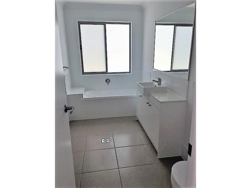 Unit 3/113-117 Broadwater Terrace, Redland Bay QLD 4165