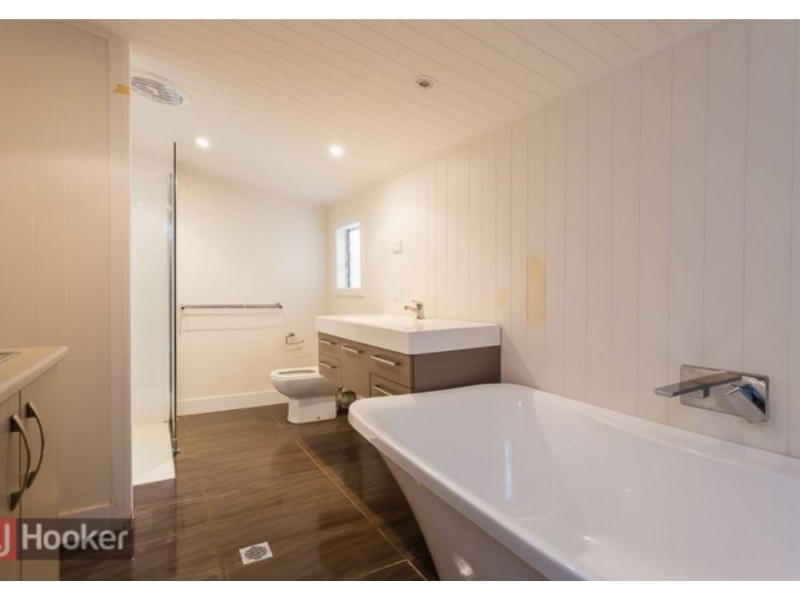 303 Esplanade, Redland Bay QLD 4165