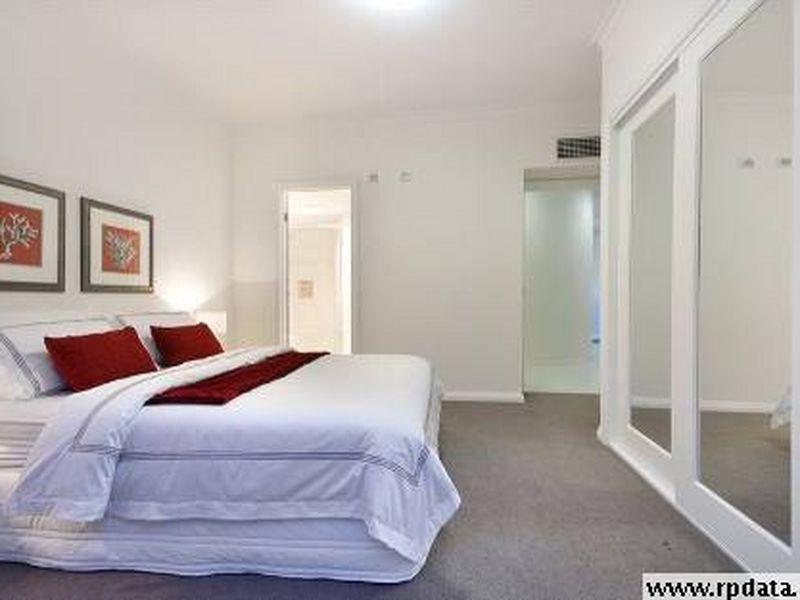 1A Bay Street, Redland Bay QLD 4165
