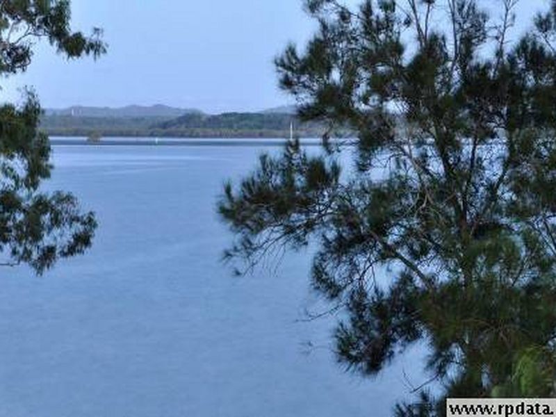 1A Bay Street, Redland Bay QLD 4165
