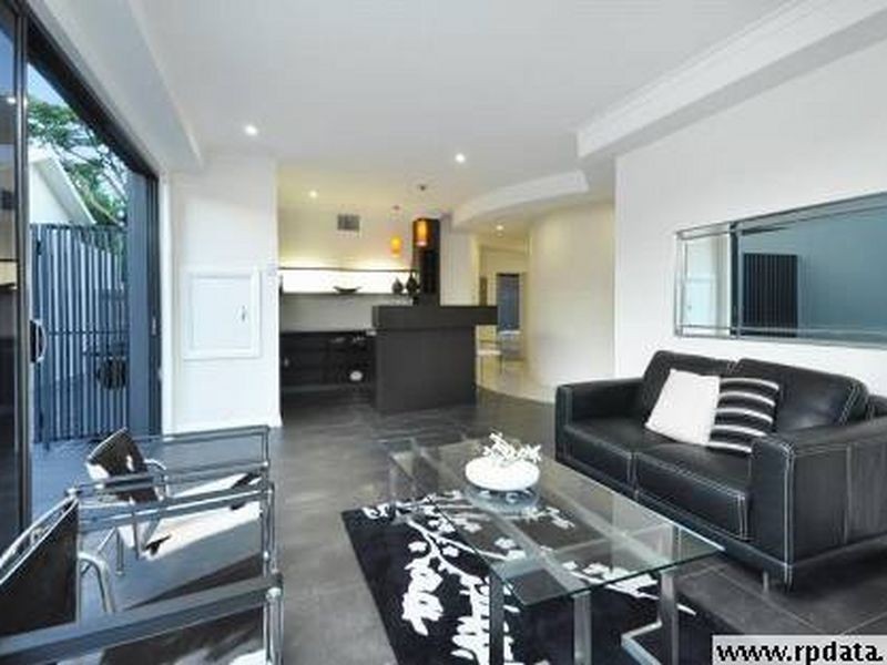 1A Bay Street, Redland Bay QLD 4165