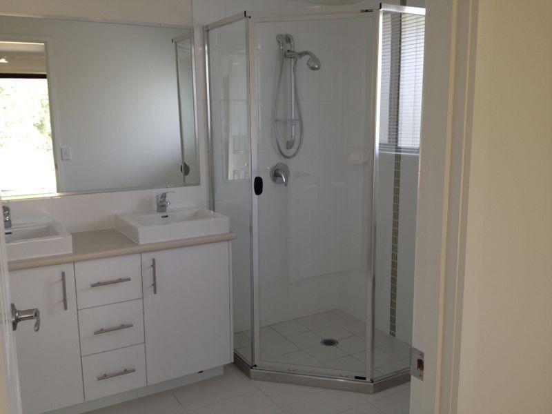 1 HARRIET LANE, Oxenford QLD 4210